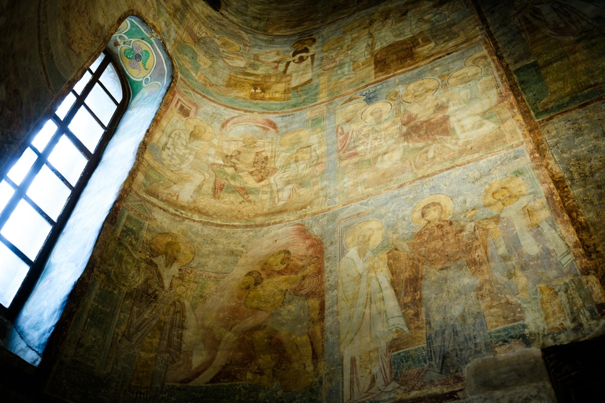 "Пекло для чоловіків, рай для жінок": Що приховує Кирилівська церква в Києві